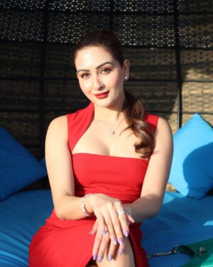 Zaara Yesmin Instagram - B’Coz Red is the colour of Love ❤️ Happy #valentinesday ❤️ Love to all ……. #zaarayesmin 

📸 @ehtasham_saeed