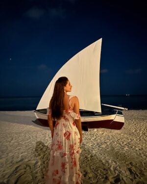 Zaara Yesmin Instagram - Star gazing 💫 #maldives #zaarayesmin