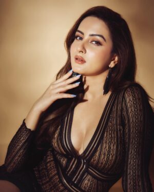 Zaara Yesmin Instagram - Not picky , I just know what I want 🖤 

#zaarayesmin 🖤