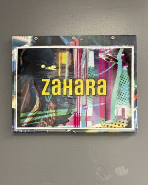 Zahara Instagram - Ayer canté «Soy de un pueblo pequeño» en @larevuelta_tve
Qué alegría volver a encontrarme con Broncano y poder regalarle aceite de mi pueblo (que en realidad es una ciudad patrimonio de la humanidad de una belleza apabullante) y qué suerte que @perarnauiv quiera siempre tocar esta canción conmigo porque así puedo cantarla pensando solo en sus adoquines, en su asaura, en mis abuelas… que ayer Martí iba guapísimo con su camiseta de @industrialcopera, todo hay que decirlo.

Gracias @sergio_vufalo por venirte desde granada para poner la Reverb de la entrada de la casa de mis abuelos 🥹

Yo iba bellísima también gracias al cuidado de mi @burdampi @rimmellondones @lorealpro 
Y de mi querida @estelabenitez_stylisty @desigual @drmartensofficial

Y gracias a todo el equipo del programa, a Raúl, Yolanda, Cristina y Fer por hacernos sentir taaaaaaan bien.