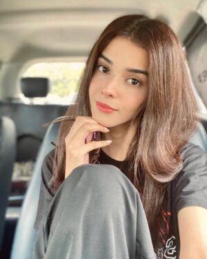 Zainab Shabbir Instagram - The girl next door 👩🏻‍🏫