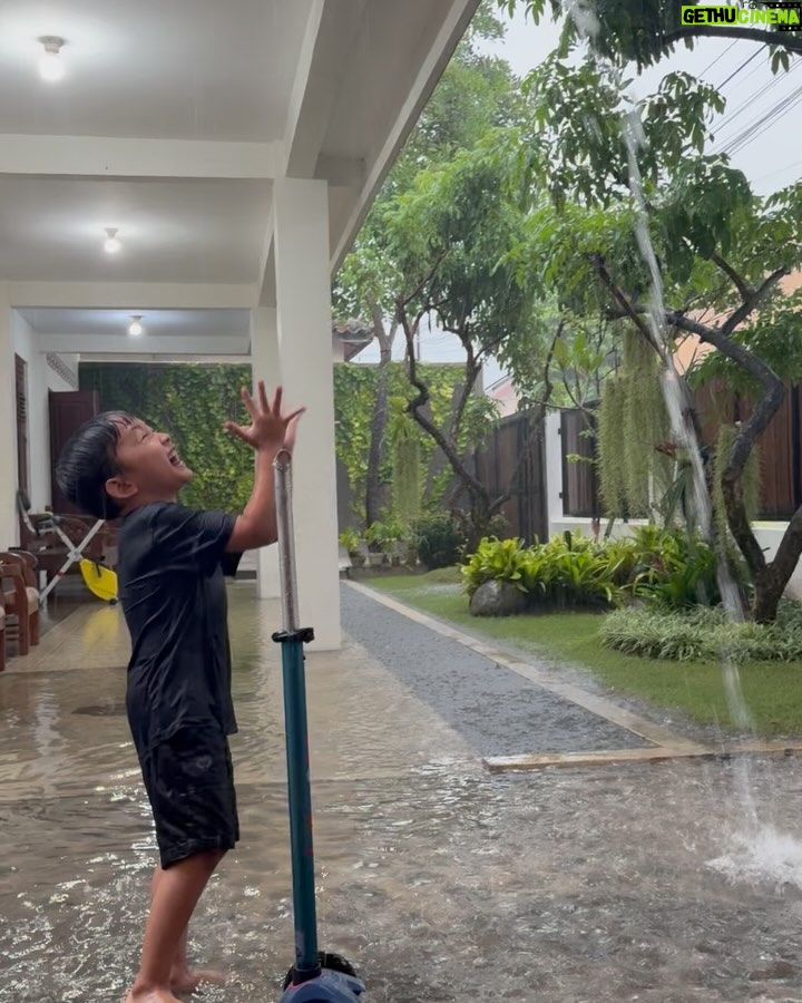 Zaskia Adya Mecca - 83.8K Likes - Hai Jogja, kamu memang sangat layak untuk disebut RUMAH… 🥺🫵 hidup semestinya, tenang dan damai, tanpa tuntutan hidup yang tiada hentinya seperti di Jakarta…
Setidaknya, itu yang ku rasakan…
Beruntung nikah sama @hanungbramantyo , ku menemukan rumah lebih utuh karena nya 🏡