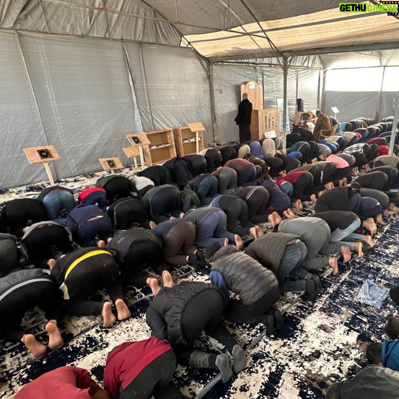 Zaskia Adya Mecca - 432K Likes - Alhamdulillah 😭😭 maafin banget, posting foto begini di slide 1… Sangking banyak rasa di hatiku, kayanya ga cukup diungkapkan dengan jutaan kata2.. makasih, makasiiih, makasiiiiih banyaaak…
Atas izin Allah SWT, kita berhasil membangun masjid sementara di gz.. aku ga bisa kasi detail lokasinya disini 🙏🏻 liat semua temen baikk, kita bisa memfasilitasi para pejuang islam terdepan tempat untuk beribadah.. shalat, tahsin, berkumpul.. ditengah reruntuhan😭 dan sebentar lagi masuk Ramadhan.. terbayangkan olehku tempat ini akan dipakai untuk tarawih juga itikaf oleh orang2 pilihan Allah di tanah Syam 🥹🥹
Ga putus doa untuk semua temen baik via @kitabisacom yang berpartisipasi dari bantuan - doa - atau sekedar share link di bio aku, semoga bantuan ini kelak menjadi Hujjah kita di akhirat yaaa🥹❤️
Teruntuk @_indadari_ sayang, makasih udah terus bergerak mencari tempat untuk kita berkontribusi.. semoga Allah berikan terus kesehatan juga kekuatan untuk kamu, supaya kita bisa terus mengambil bagian untuk berjuang di tanah Syam!
Yuk, gerak lagi yukk.. rencana kita mau siapin makanan berbuka puasa sebulan penuh di Masjidil Aqso selama bulan ramadhan, mau ikutan?! Lgsg ke link di Bio aku yaaa… 🤗🤗
#brbcrylagi super mellow bahagia terharu campur semua rasa 😭😭😭😭❤️❤️❤️❤️❤️