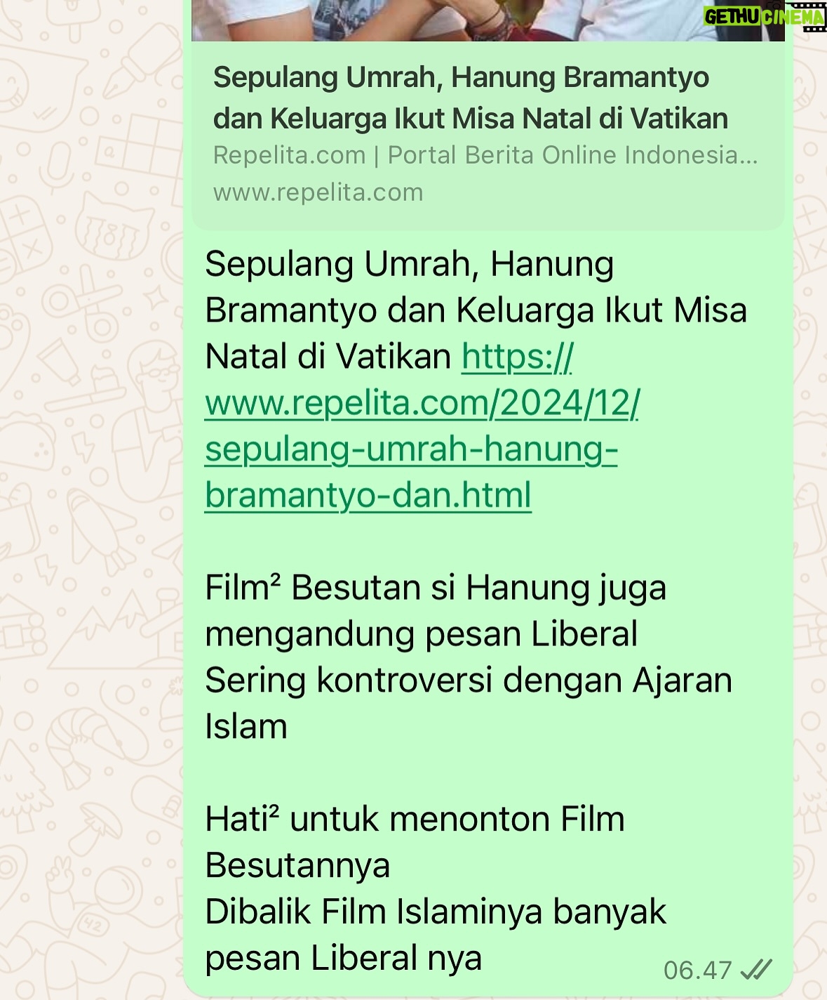 Zaskia Adya Mecca - 73.6K Likes - Penutup akhir tahun 2024 yang manis.. setelah dari Portugal, kami memutuskan mampir ke Roma karna baru selesai nonton Gladiator 2 🤝 mumpung deket, banyak sekali tempat iconik dan salah satu negara yang belum pernah tapi pengen banget ku datangin..
Beli tiket ke Roma 3 hari sebelum jalan, pas sampai ku lagi beberes airbnb baru tersadar “eh ini kan tanggal 24 desember! Berarti nanti malam akan ada ceremony di Vatican.. mumpung disini, kita liat langsung yuk seperti apa sih disana! Kan cuma 10menit dari tempat kita nginep!”
Akhirnya berangkatlah aku, hb juga Syb & Kala.. awalnya grogi “pake jilbab, join keramaian hari raya mereka di Vatican pula, gimana yaa..” taunya pas sampai sana banyak sekali turis berjilbab baik dr asia, arab juga benua lain..
Mau ngapain? Ya mau tau aja kaya apa sih suasana di pusatnya langsung.. aku suka banget mempelajari budaya, tradisi dan hal2 lain.. supaya semakin luas wawasan🤝 belum tentu terulang lagi juga kita sampai di Vatican di hari rayanya seperti skr..
Setelah 1,5jam join keramaian, ngobrol2 sama bbrp orang disana, menikmati suasananya, lihat live streaming di layar besar depan vatican bagaimana situasi didalam, akhirnya kami memutuskan kembali ke hotel.. ada bbrp orang bilang “tunggu 30menit lagii.. nanti akan ada uskup keluar memberi berkat” tapii krn bukan itu yang kami cari dan tangan sudah membeku maka langsung cari taxi…
Tentunya, kawan media2an asal comot yang hobby bikin judul berita khas Indonesia dan pembaca yang mudah ter provokasi langsung menangkap moment tersebut untuk menggorengnya biar mantep😂 laper bgt mungkin mereka..
Tapi gapapa, berita buruk, fitnah dan hal2 seperti ini udah hal biasa buat kita.. krn paham ketika begini bukan kami yang rugi, perhitungan Allah akan adil di akhirat nantii 🥰❤️ nikmatnya menjadi muslim, ga usah repot ngurusin pembenaran dimata manusia..