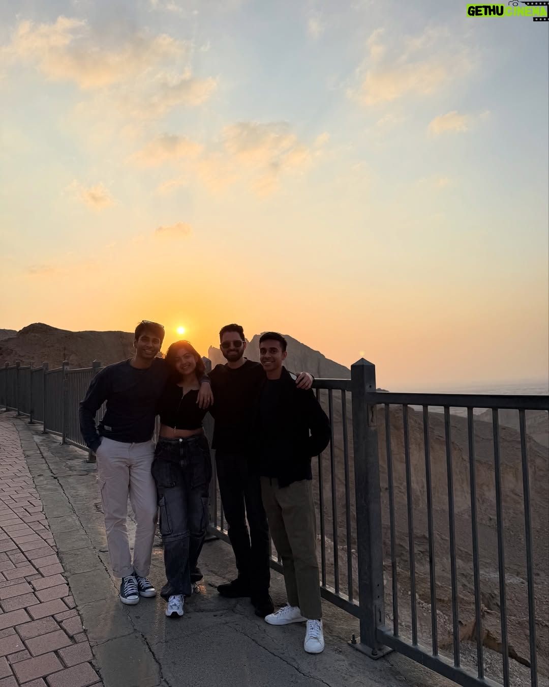 Zayn Marie Khan - 5.8K Likes - Duba(i) duba(i) rehta hoon aankhon mein teri 🏜️ ft. Desert Owais(is), Syed the Pyed, Arabian Harry Potter 🌵🐪🌅