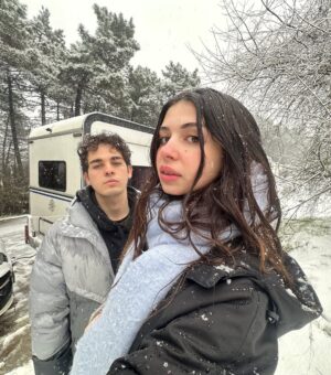 Zeynep Atılgan Instagram - 🕺💃🏻🦑🐊 bugün !! ⏰ 

#kardelenler 
@kardelenlerdizi