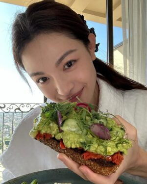 Zhong Chuxi Instagram - Morning😋