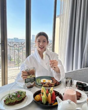Zhong Chuxi Instagram - Morning😋