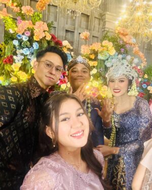 Zoe Abbas Jackson Instagram - Happy Wedding Ochi dan Lutfi🥹🙏🏻 #kupinangochi