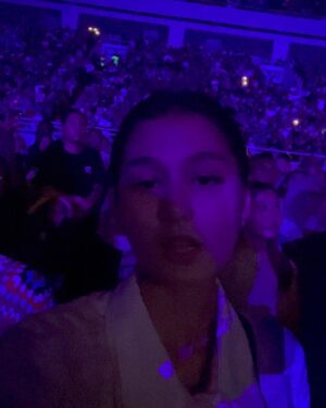 Zoe Abbas Jackson Instagram - First concert of 2024 with my favorite people 🫶🏼🤎 
/
/
Excuse the shit video quality 😂
