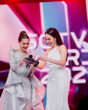 Zoe Abbas Jackson Instagram - Sctv awards 2023 💙

Dress by @mawaddatulhaq 
jewelry by @adellejewellery 
Stylist by @wanda_haraa 
Makeup by @ryanogilvy 
Hairdo by @iwanetaufik_hair 
Nails by @tangy___tango 
Photo by @snap.nuel