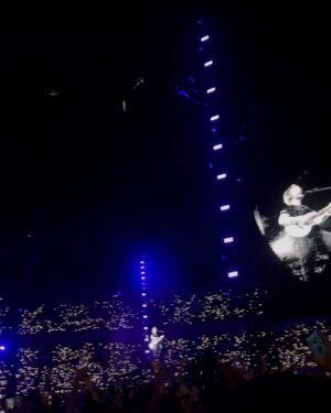 Zoe Abbas Jackson Instagram - First concert of 2024 with my favorite people 🫶🏼🤎 
/
/
Excuse the shit video quality 😂