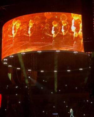 Zoe Abbas Jackson Instagram - First concert of 2024 with my favorite people 🫶🏼🤎 
/
/
Excuse the shit video quality 😂