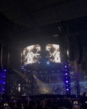 Zoe Abbas Jackson Instagram - First concert of 2024 with my favorite people 🫶🏼🤎 
/
/
Excuse the shit video quality 😂