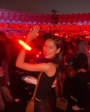 Zoe Abbas Jackson Instagram - My first @coldplay concert 🪐🫶🏼