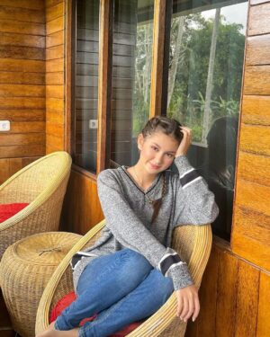 Zoe Abbas Jackson Instagram - Gimana lebaran nya? 🤎
