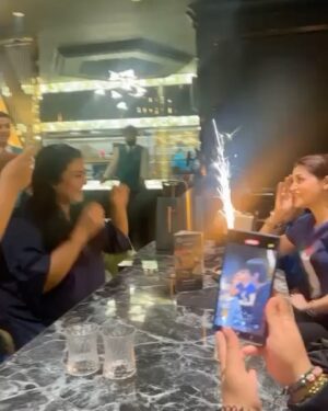 Zoya Nasir Instagram - Some of the recent moments I was at my happiest. My beautiful sister and her wonderful kids being my light ♥️

#zoyanasir #birthdaymonth #birthdaygirl