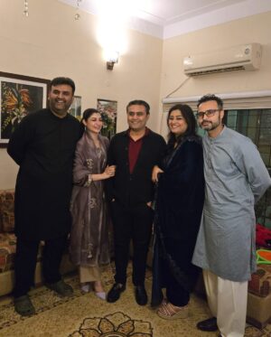 Zoya Nasir Instagram - This year happened so this ⬆️ could happen 
To the years of becoming undone 
To the profound years 

#theentireclan #family #zoyanasir #happynewyear #newyearseve