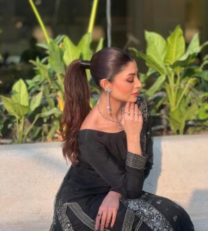 Zoya Nasir Instagram - 👗 @erumkhancouture 
💄 @nabila_salon 
💎 @esfirjewels