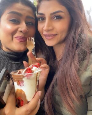 Zoya Nasir Instagram - Some of the recent moments I was at my happiest. My beautiful sister and her wonderful kids being my light ♥️

#zoyanasir #birthdaymonth #birthdaygirl