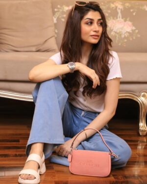 Zoya Nasir Instagram - Couch ❌ floor ✅