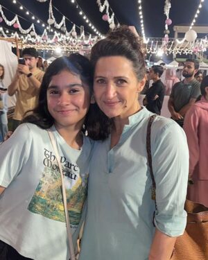 Zoya Nasir Instagram - Family, friends, food and fashion = #mashion

#zoyanasir #mashionbazar #food #family #shopping #fashion #mashion #noorjahan #kaffara #pakistanidramas #pakistaniactresses #pakistanicelebrities