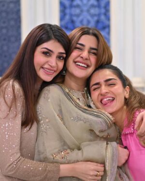 Zoya Nasir Instagram - #noorjahanladies 
Thanks @inawalsaeed for styling me in @laceforgrace