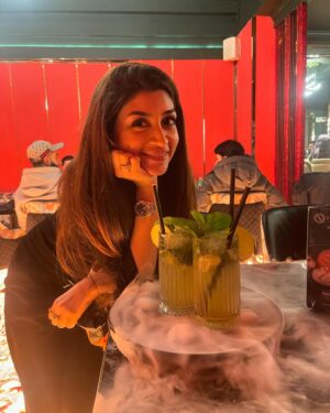 Zoya Nasir Instagram - Some of the recent moments I was at my happiest. My beautiful sister and her wonderful kids being my light ♥️

#zoyanasir #birthdaymonth #birthdaygirl