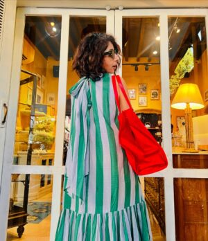 aiana jain Instagram - 2 things !!
For everyone who met in person and asked about the dress and the bag !!
Dress : @shop.miaoww 
Bag : @toryburch 
Second I met my future bed , which was the comfiest comfiest comfiest ever @hastensbeds are made in Sweden and handcrafted and did I say how comfortable were they !! 
.
.
.
.
.
.
.
.
. #aianaj #aianajsays #aianajstyles #whatiwore #shopmiaoww #hastensbeds #love #find #count #divine #shebang
