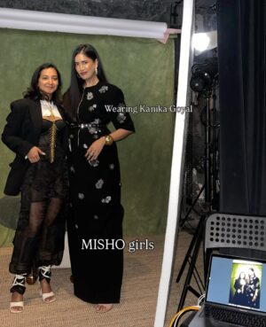 alisha pekha Instagram - What I have been upto! 
🖤
Minute* 
#lifelately #hustleculture #photodump #lifeinpictures #theallyedit