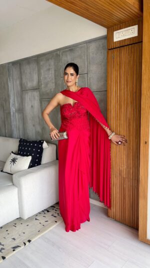 alisha pekha Instagram - The most perfect red cocktail saree from @bahaaraoffical has my heart, the fit is flawless, the detailing is to die for & I can’t wait to flaunt this at my next wedding party!  It feels so luxurious & beautiful, and is super comfortable - I could dance the night away in it!

Tag someone who’d look stunning in this drape saree & check out bahaara for your next outfit!

#indianweddingwear #fashionvibes #howtowear #fashioncreator #cocktailoutfit