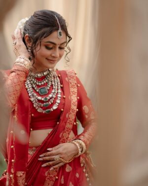 alismita goswami Instagram - Radiating love, wrapped in red ♥️