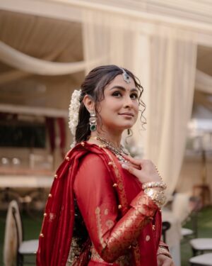 alismita goswami Instagram - Radiating love, wrapped in red ♥️