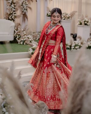 alismita goswami Instagram - Radiating love, wrapped in red ♥️