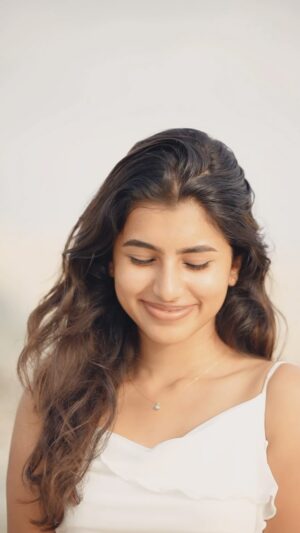 dharshini sudhakar Instagram - Wait for paarvai kaara 👀♥️….
📹 @freelance.photography.dubai 
🎞️✂️ @dharshini.offl 

#uaetamil #tamil #uae #instadaily #instafeed