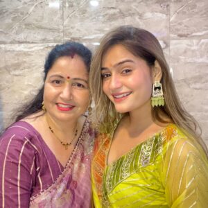 himanshi sharma Instagram - Family🧿🤍