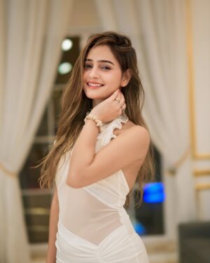 himanshi sharma Instagram - 🧚🏻‍♀️🤍

📍: @wyndhamdananggoldenbay 

#vietnam #tour #tourtravel #danang 
#travel #dress #fashion #lifestyle #fashionlifestyle #contentcreator