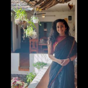 indhu Instagram - Sometimes, all you need is a will to never stop seeing the positive side of things, never stop believing in your capacity for love, never give up on hope , wonder and light. 

Mom's saree , father's ancestral house....covered in light.🥰

🌼☺️❤️