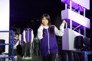miwa Instagram - リハーサルと本番の歌唱の様子です。
小栗さんと一緒にステージに立って「ヒカリヘ」を歌う日が来るとは😢これも歴史の1ページとして胸に留めておこうと思います✨

風船割りは、他のチームは小栗さんをはじめ男性陣、みなさん体格の良い俳優さんでかためてきてるのに、紫チームはmiwaで、、、え！？勝つ気ある？ってなった瞬間でした。笑

（リハーサルのとき、紫はエンターテイメントでいこう！って紫チーム班長の清塚さんが入場で何かやってってその場で無茶振りして、それぞれなにしよう？ってなりながら、私はギター弾く真似しました😂🎸終始エンタメを提供しながら、個人個人！ってスローガンでめちゃめちゃ大健闘の紫チーム、面白くて和気あいあいとしていながらめちゃくちゃカッコよかったです💜）

#miwa
#トライストーン運動会
#トライストーン大運動会