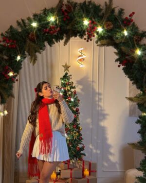soundarya thakur Instagram - Merry Christmas, you guys! 🎄✨

I genuinely hope this Christmas feels just the way you’ve always wanted—peaceful, cozy, and filled with warmth. 

As 2024 comes to an end, I hope you take a moment to soak it all in. And for 2025, my wish for you is simple: don’t let it fly by, but truly live through every little moment. Sending you all the love and magic this season brings!

#merrychristmas #christmasdecor #christmas2024