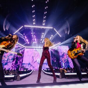 AJ Michalka Instagram - The most fun ever. When @kelseaballerini brought up the idea at the MSG show of joining her in LA it was an immediate yes! ….you are the sweetest and kindest soul to invent an entrance like this for us. Will never forget playing PBS with you in our hometown. Love you and your band and crew, the loveliest people just like you, have a great rest of the run and can’t wait to hang in pjs at the house 

📷 @catherinepowell