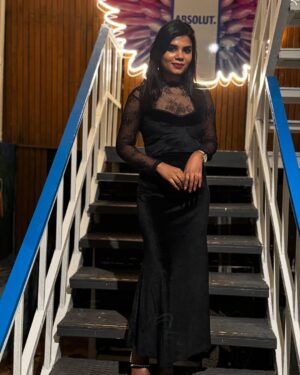 Aarthi Chandran Instagram - Another 365 days to make lil wishes that fills my soul♥️🥹🎈🎂

#birthdaynight #birthdayoutfit #birthdaypost #mableaarthi