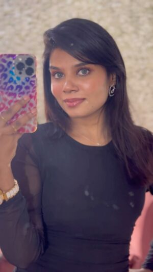 Aarthi Chandran Instagram - Valentines Day GRWM 😍♥️✨
dress from @rooshy.in 
earrings from @just_lil_things_ 
bracelet from @shopinindia.co 
@colourpopcosmetics tinted moisturiser 
@hudabeauty glowish concealer
@maybelline mascara
@lauramercier loose powder
@kirobeauty  blush
@rarebeauty highlighter
@nykaacosmetics butter balm pookie
@n.y.bae eyeliner
@maccosmeticsindia lip liner, blush
#makeupaddict #reelsinstagram #reels #makeuptutorial #makeupartist #tamilreels 
 #reels #feelitreelit #reelsinstagram #tamilreels #gowiththetrends #reelsinstagram #love #funny  #grwm #grwmmakeup