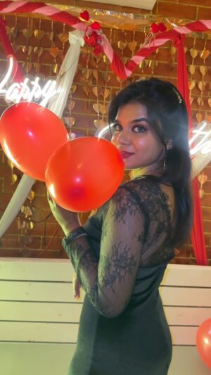 Aarthi Chandran Instagram - Birthday Transition ♥️🎈✨

#birthday #transition #mableaarthi 
#makeupaddict #reelsinstagram #reels #makeuptutorial #makeupartist #tamilreels 
 #reels #feelitreelit #reelsinstagram #tamilreels #gowiththetrends #reelsinstagram #love #funny  #grwm #grwmmakeup