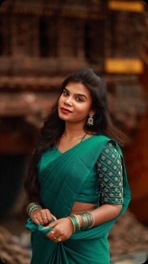 Aarthi Chandran Instagram - Birthday Transition Alert 💚
video by @g3_photography 

#birthday #transition #mableaarthi 
#makeupaddict #reelsinstagram #reels #makeuptutorial #makeupartist #tamilreels 
 #reels #feelitreelit #reelsinstagram #tamilreels #gowiththetrends #reelsinstagram #love #funny  #grwm #grwmmakeup