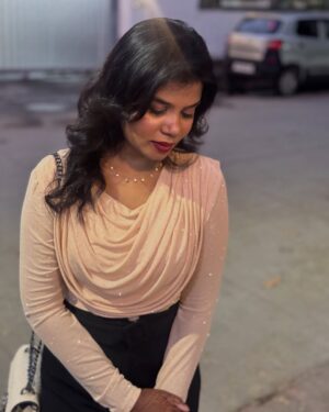 Aarthi Chandran Instagram - Wrapped in Happiness ✨🥹🧿
top by @burgundybae.in 
necklace by @shopinindia.co
