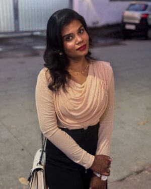 Aarthi Chandran Instagram - Wrapped in Happiness ✨🥹🧿
top by @burgundybae.in 
necklace by @shopinindia.co