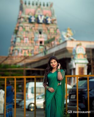 Aarthi Chandran Instagram - Una naan thaalattuvenae manakootula 💚 Birthday 2k25 🎂
📸 by @g3_photography @gopi_mounishwaran 

#photoshoot #birthday #mableaarthi