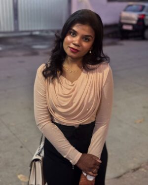 Aarthi Chandran Instagram - Wrapped in Happiness ✨🥹🧿
top by @burgundybae.in 
necklace by @shopinindia.co