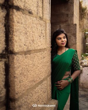 Aarthi Chandran Instagram - Una naan thaalattuvenae manakootula 💚 Birthday 2k25 🎂
📸 by @g3_photography @gopi_mounishwaran 

#photoshoot #birthday #mableaarthi